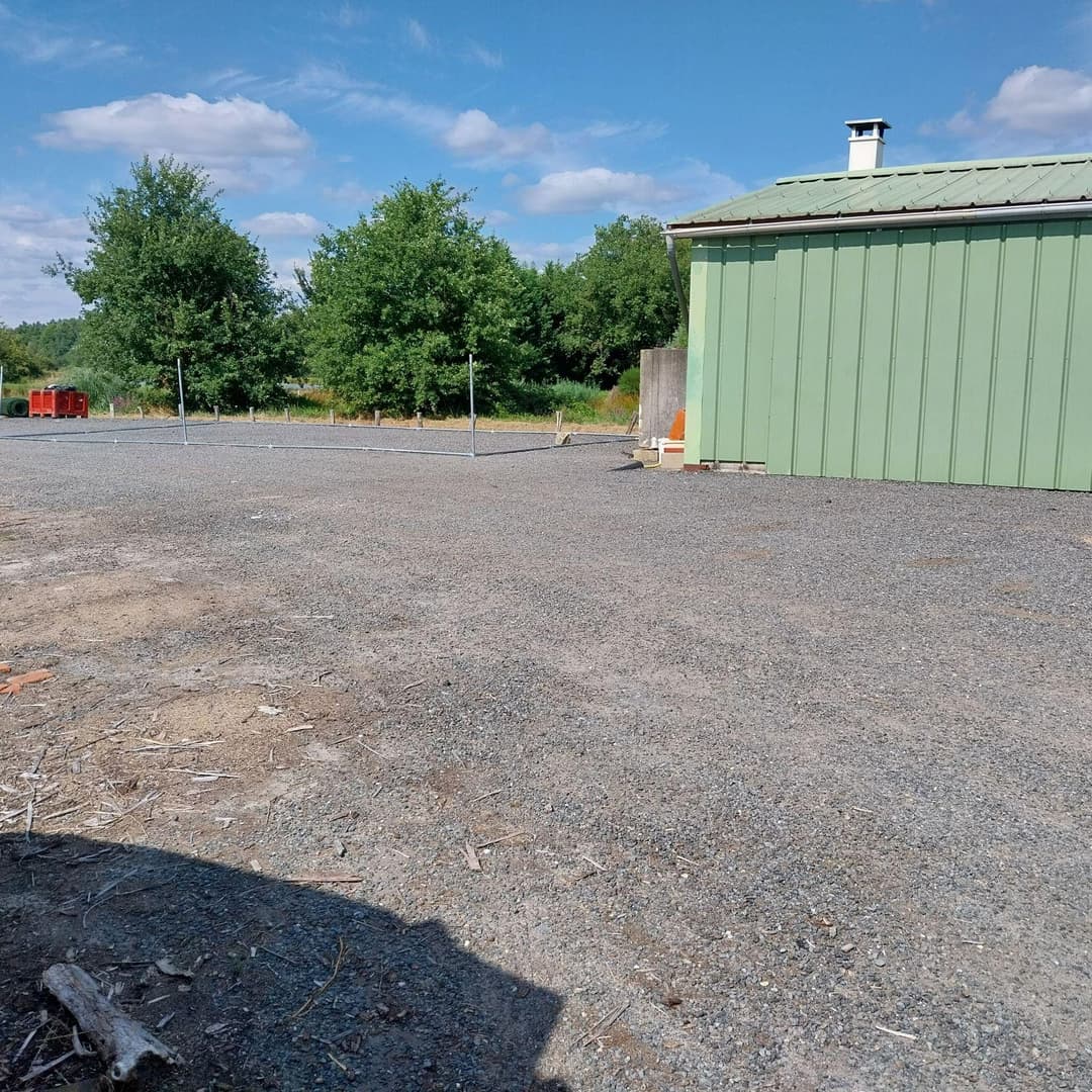 Étang de 4 ha situé en Sologne avec grande maison de chasse de 70 m2