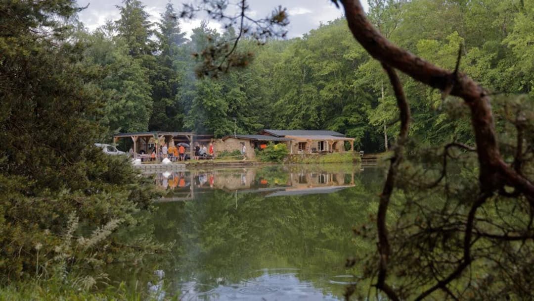 Chalet 12 personnes sur un étang pour la pêche 