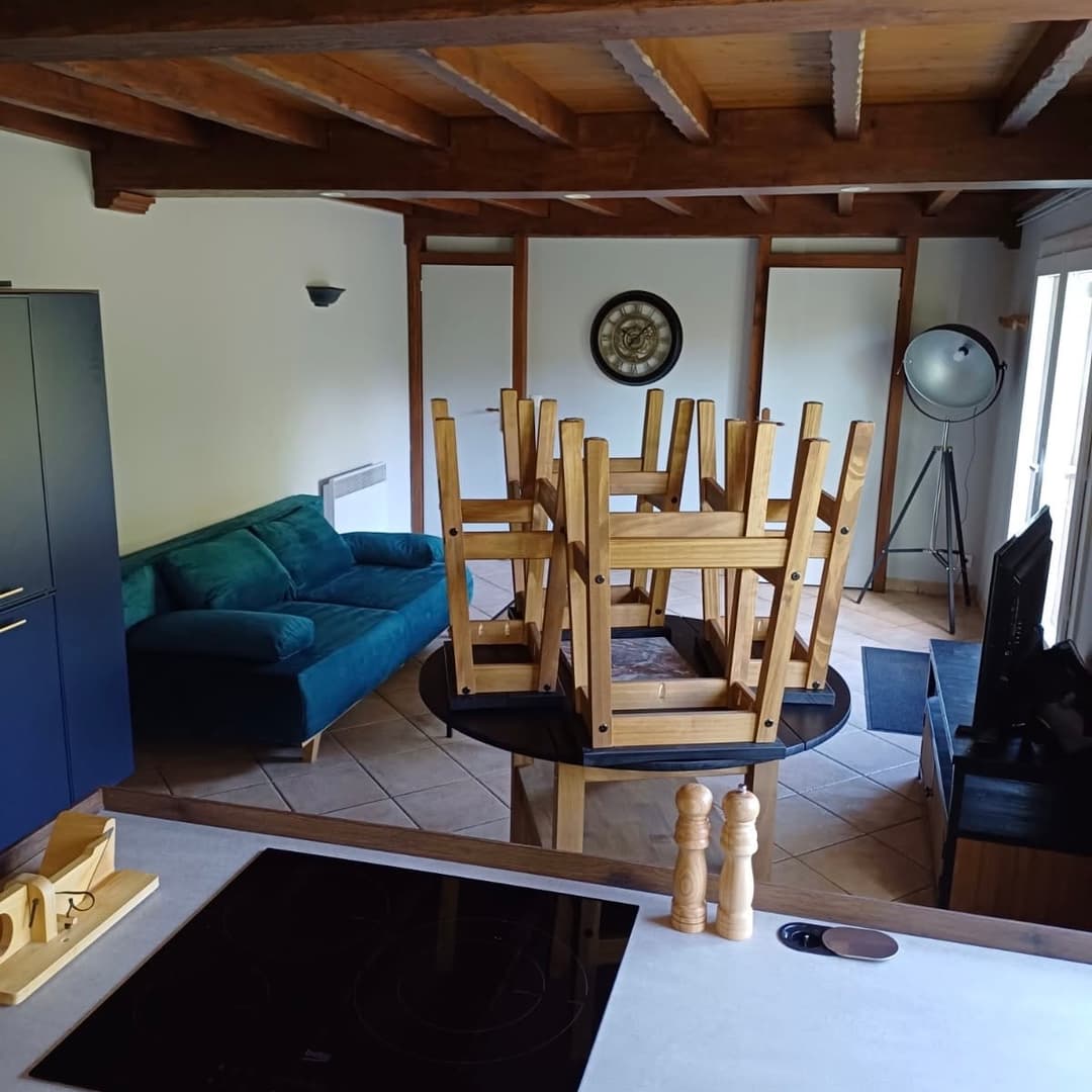 Maison tout équipée avec étang privé en Auvergne-Rhône-Alpes 