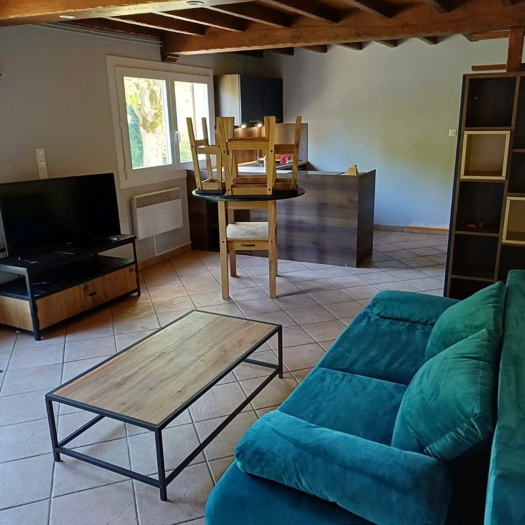 Maison tout équipée avec étang privé en Auvergne-Rhône-Alpes 