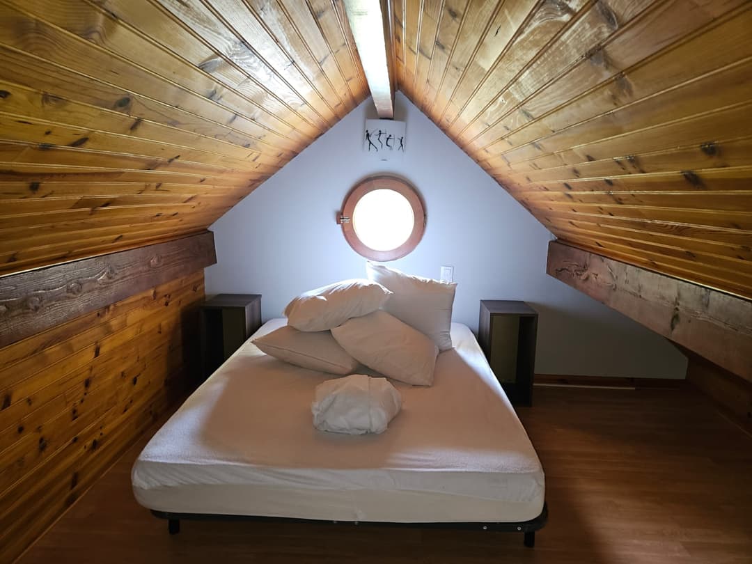 Maison tout équipée avec étang privé en Auvergne-Rhône-Alpes