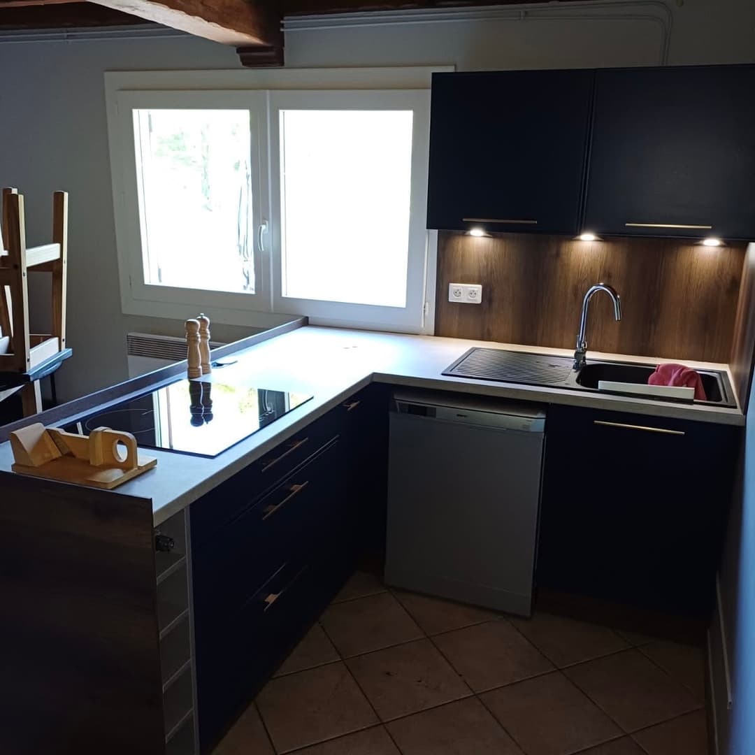 Maison tout équipée avec étang privé en Auvergne-Rhône-Alpes 