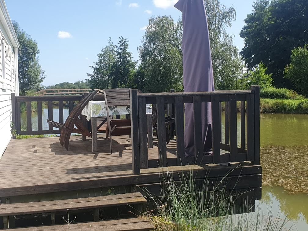 Étang dans les Dombes avec un gite 6 couchages 