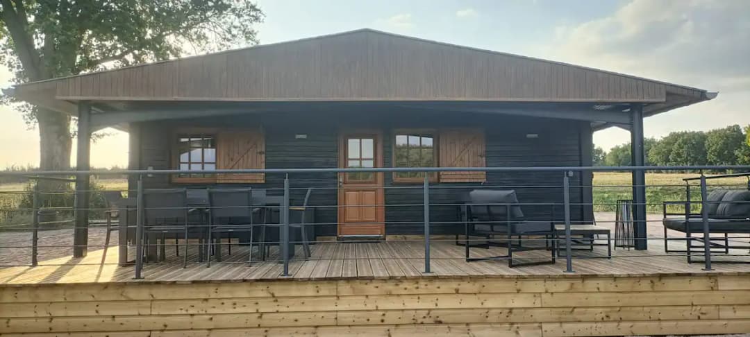 Etang de 3.5 Ha avec chalet 6 couchages dans une propriété de 10 Ha 