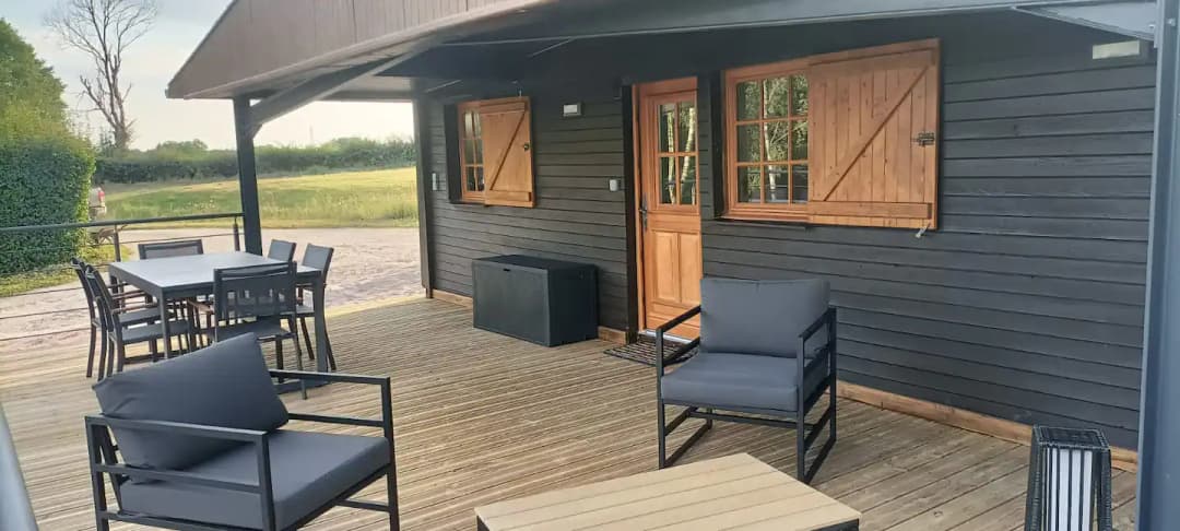 Etang de 3.5 Ha avec chalet 6 couchages dans une propriété de 10 Ha 