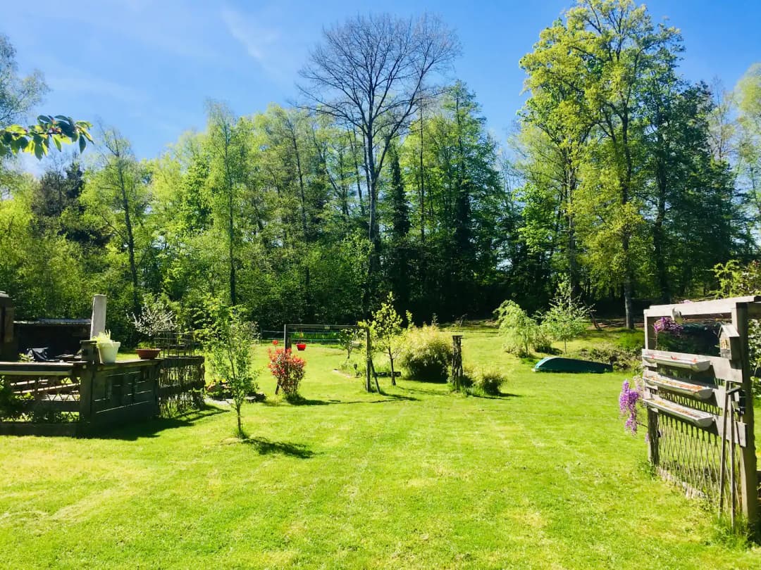 Gîte avec un lac dans la Creuse – réservoir de truites trophées 