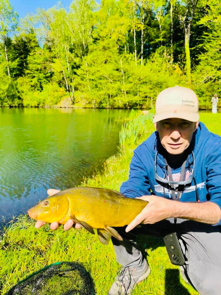 Gîte avec un lac dans la Creuse – réservoir de truites trophées 