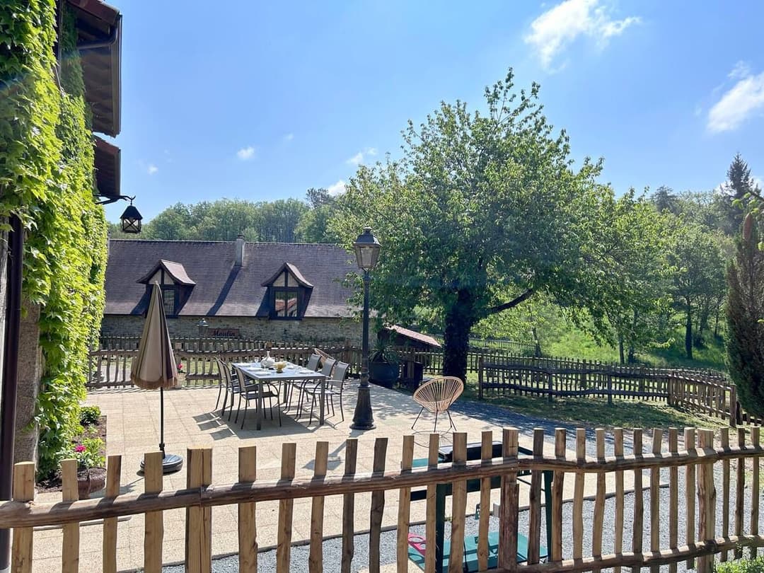 Maison au cœur du Périgord vert avec étang de 3ha 