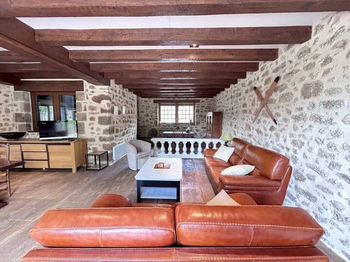 Maison au cœur du Périgord vert avec étang de 3ha 