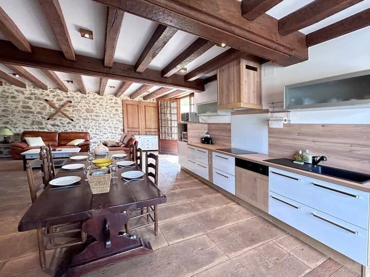 Maison au cœur du Périgord vert avec étang de 3ha 