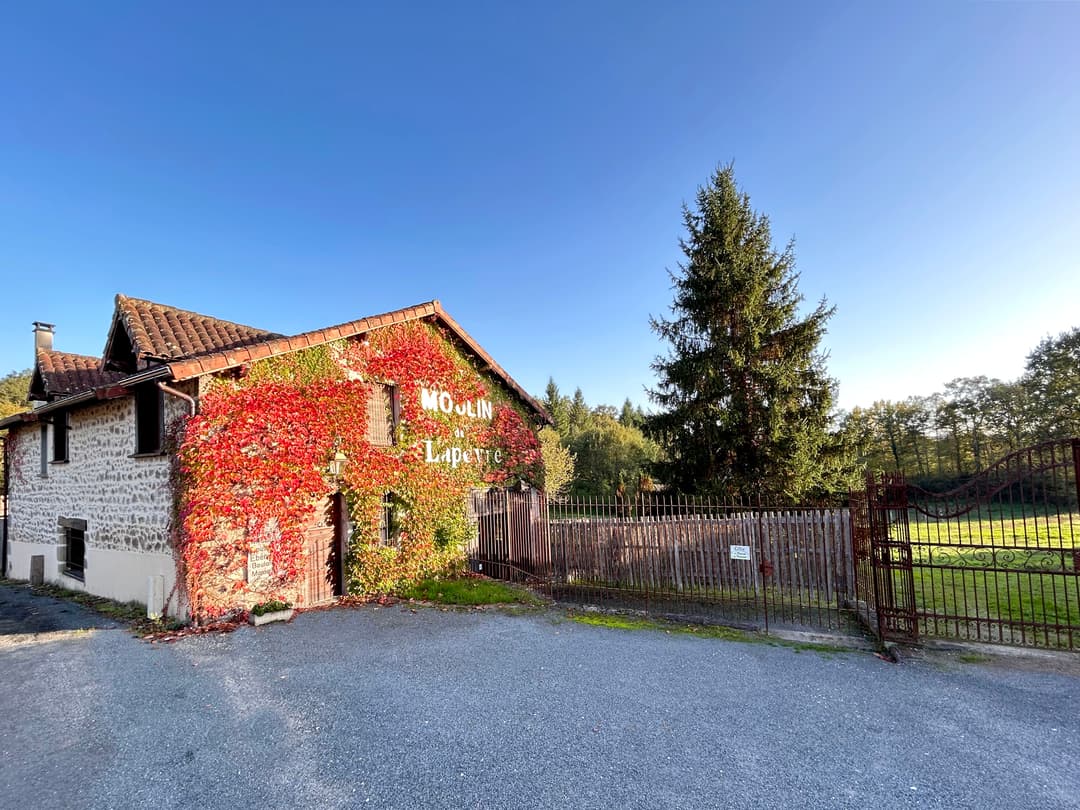Maison au cœur du Périgord vert avec étang de 3ha