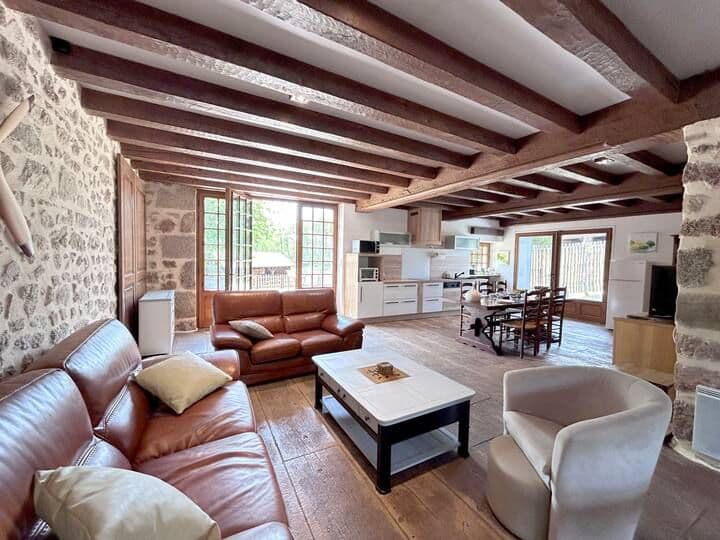 Maison au cœur du Périgord vert avec étang de 3ha 