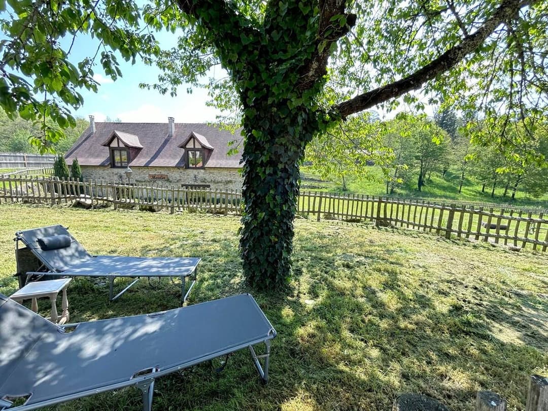 Maison au cœur du Périgord vert avec étang de 3ha 