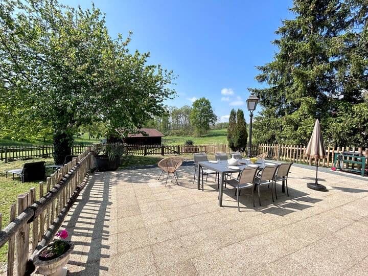 Maison au cœur du Périgord vert avec étang de 3ha 