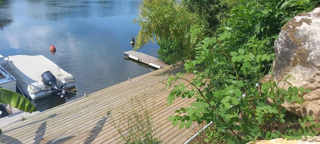 Séjour pêche Tarn-et-Garonne : maison au bord de l'eau avec bateaux