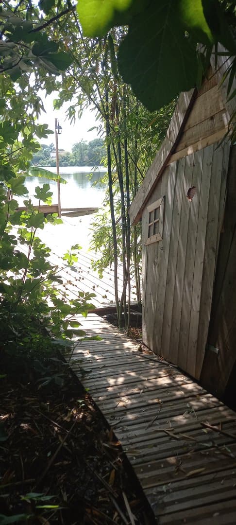 Séjour pêche Tarn-et-Garonne : maison au bord de l'eau avec bateaux