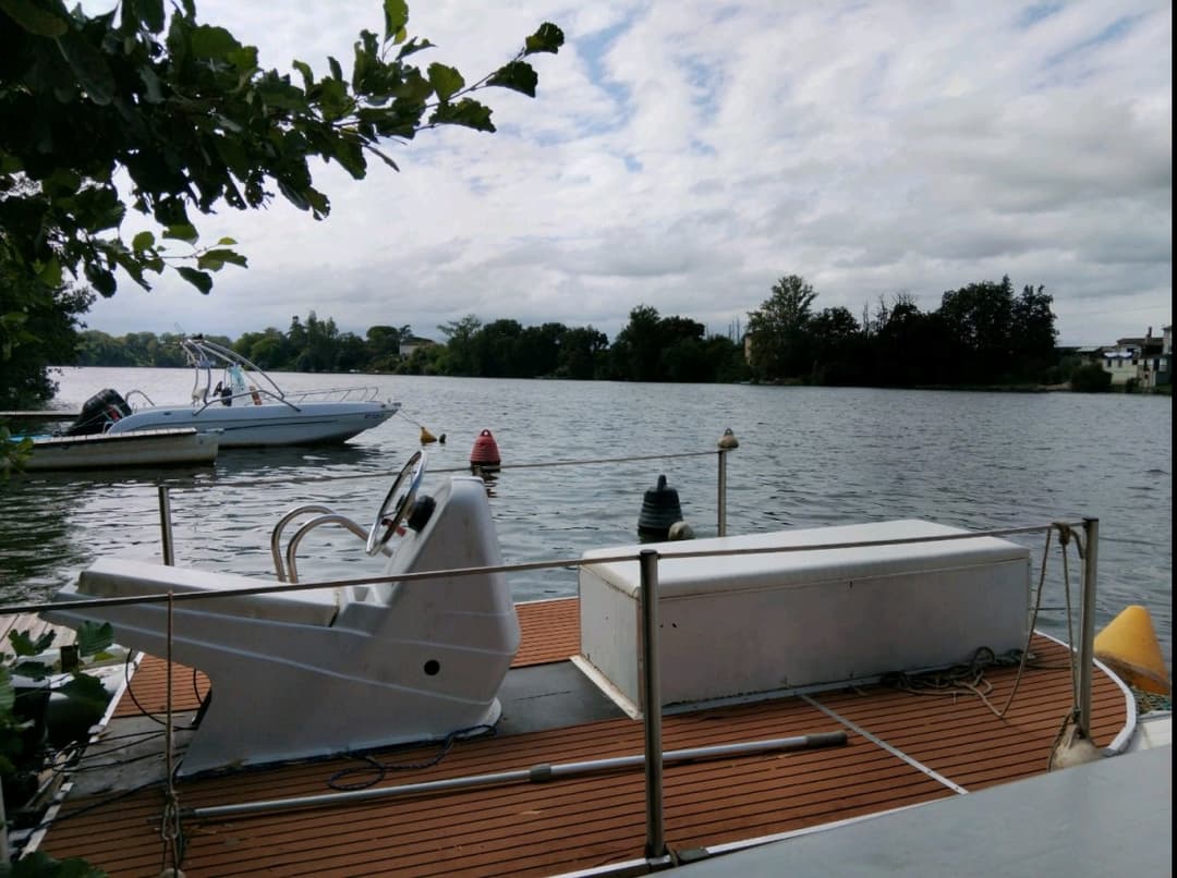 Séjour pêche Tarn-et-Garonne : maison au bord de l'eau avec bateaux