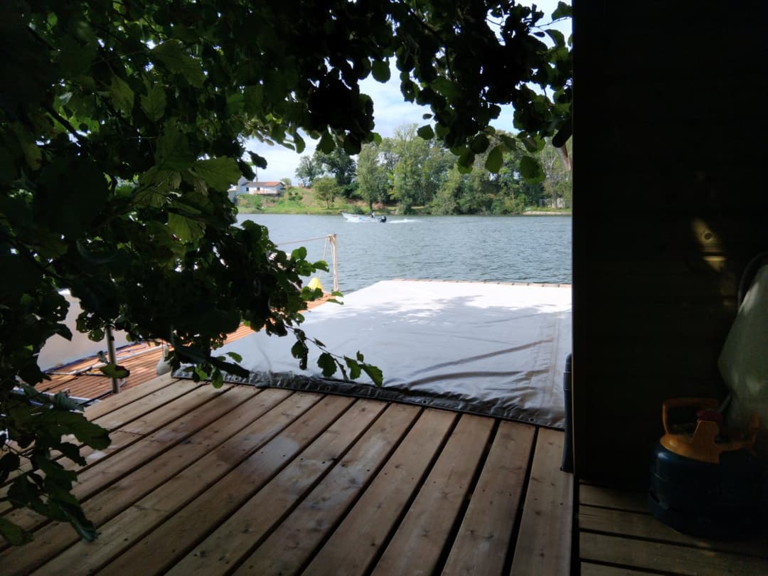 Cabane insolite au bord du Tarn