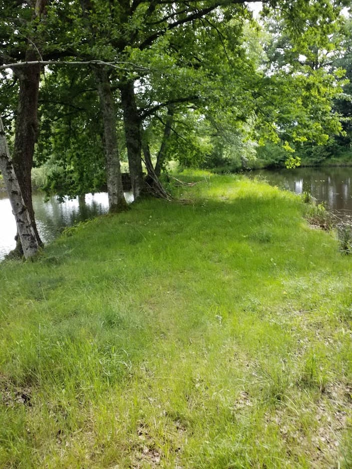 Gite d'Hippolyte avec étang piscicole privé à 8 km