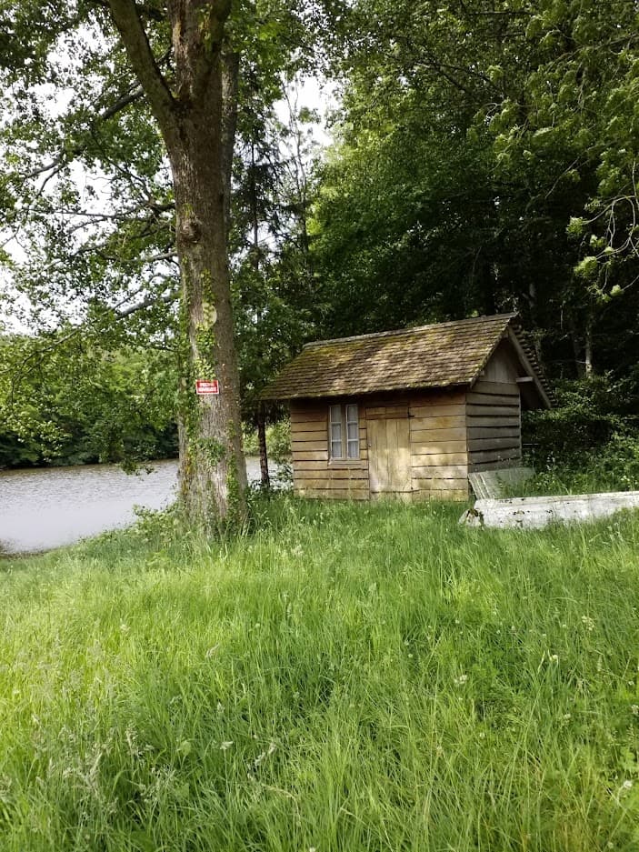 Gite d'Hippolyte avec étang piscicole privé à 8 km