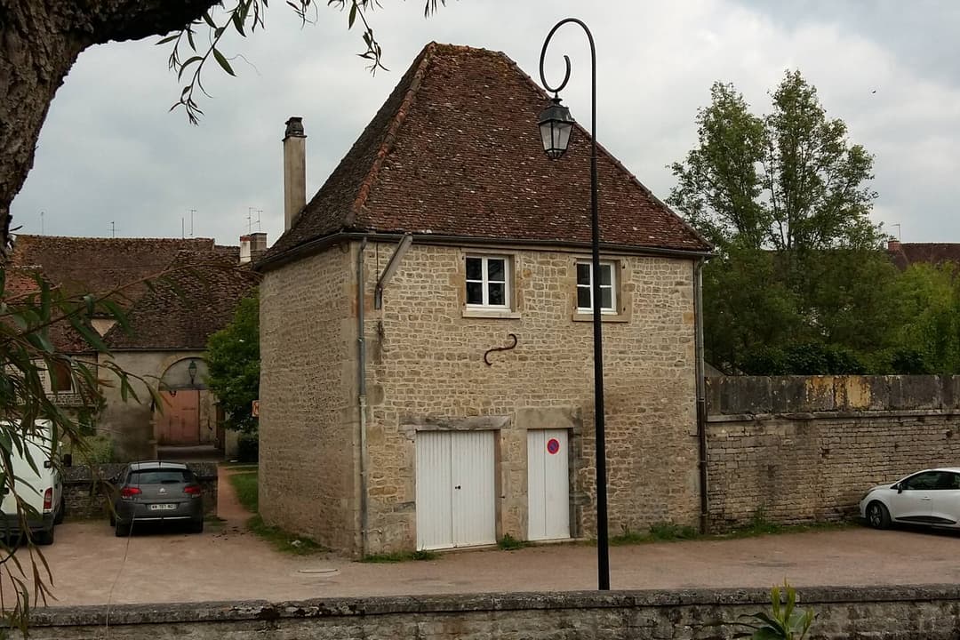 Gite d'Hippolyte avec étang piscicole privé à 8 km
