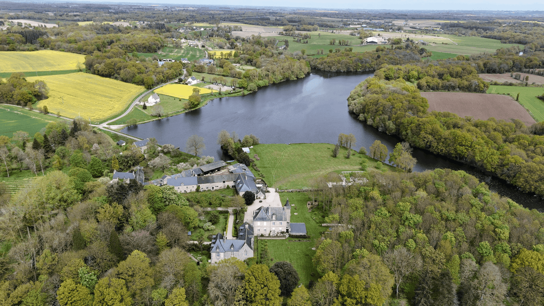 Etang de 20ha avec cabane perchée sur l’eau 