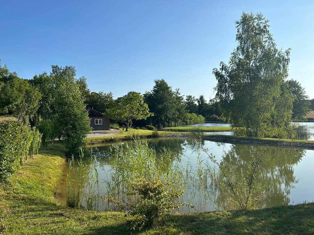 Etang à louer de 1.5ha avec une cabane 