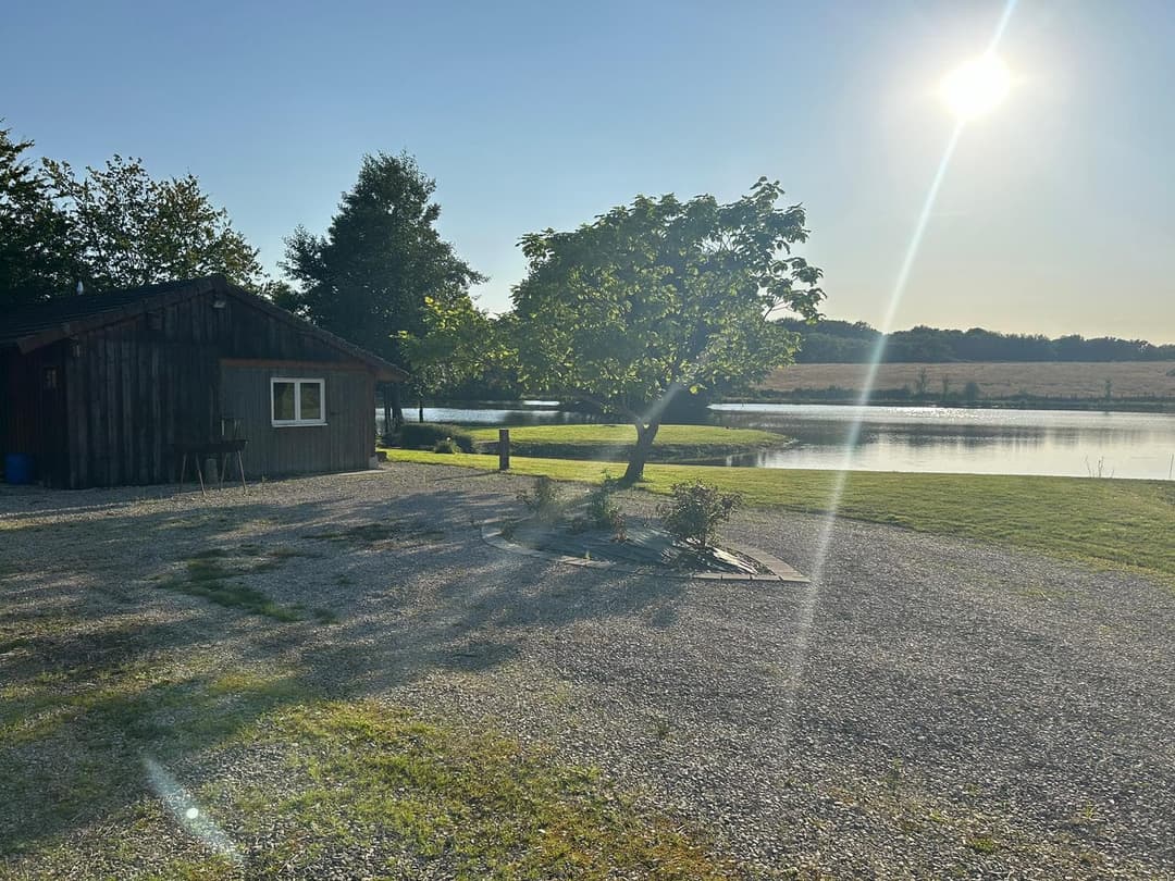 Etang à louer de 1.5ha avec une cabane 