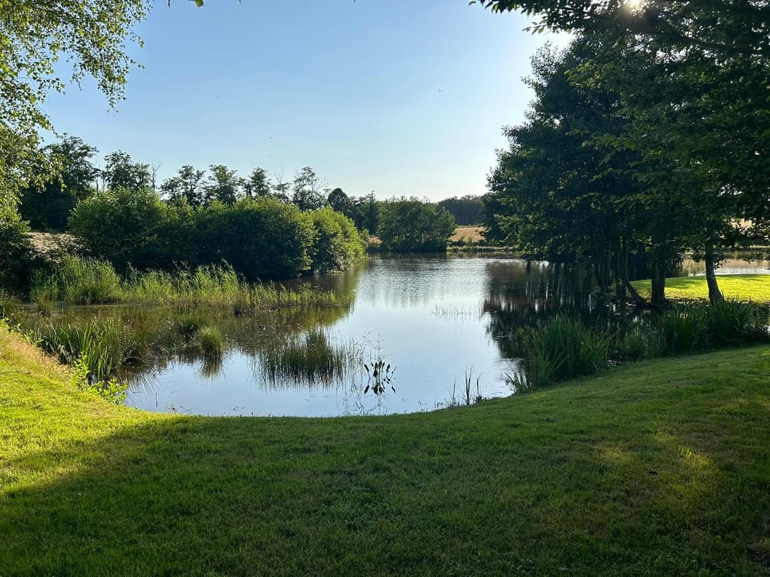 Etang à louer de 1.5ha avec une cabane 