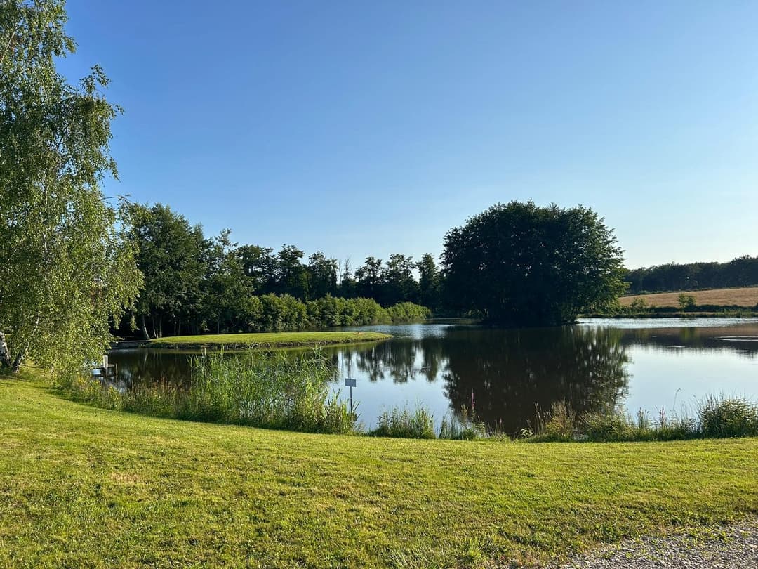 Etang à louer de 1.5ha avec une cabane 