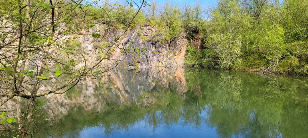 Etang en gravière de 2.5ha avec 12m de profondeur