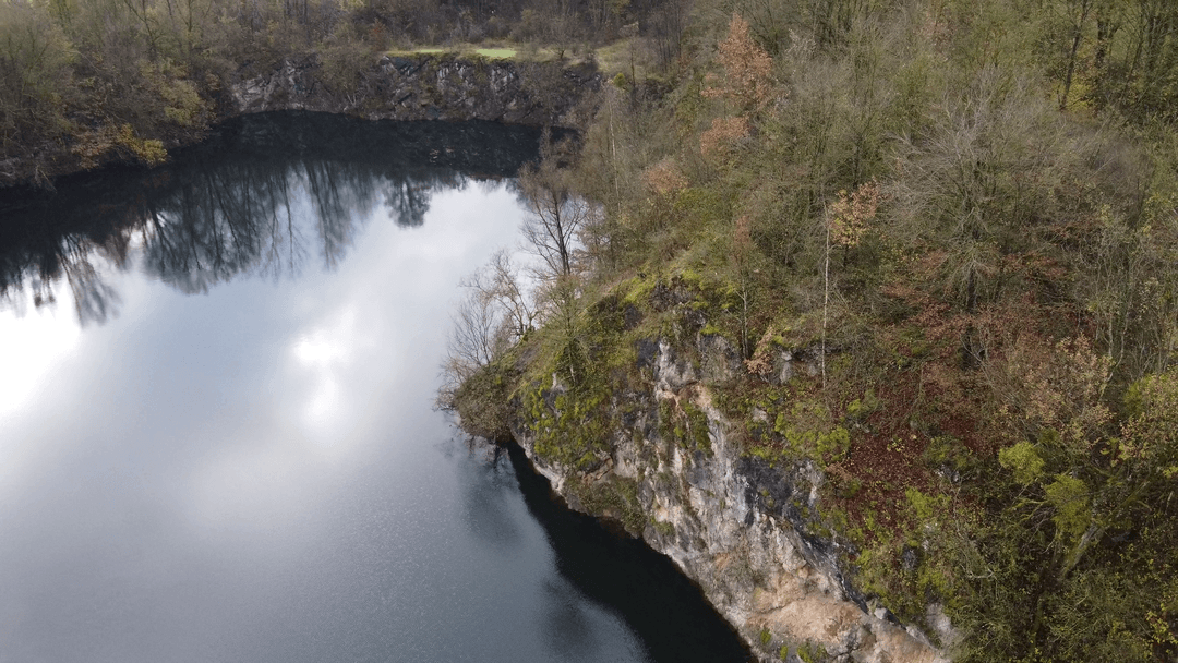 Etang en gravière de 2.5ha avec 12m de profondeur