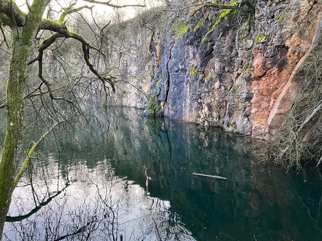 Etang en gravière de 2.5ha avec 12m de profondeur