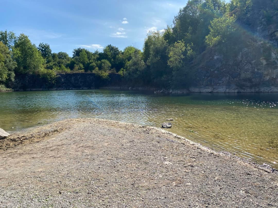 Etang en gravière de 2.5ha avec 12m de profondeur