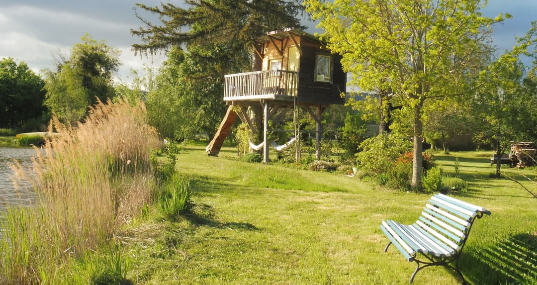 Location d'un étang avec sa cabane en bois à 1h de Lyon