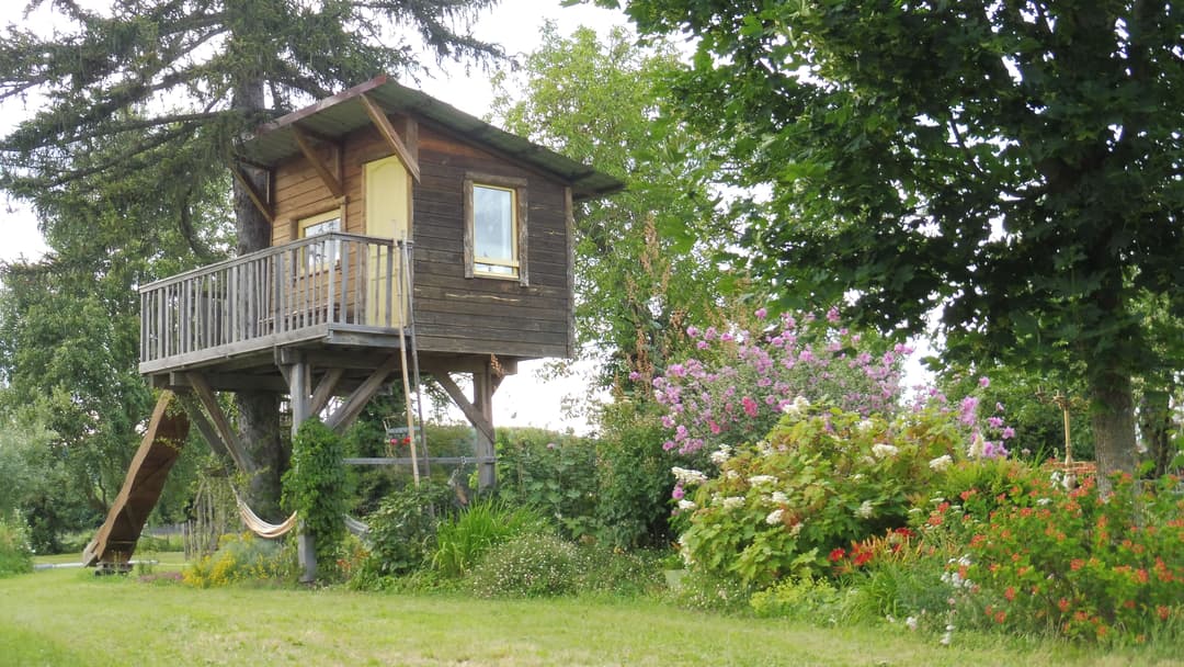 Location d'un étang avec sa cabane en bois à 1h de Lyon