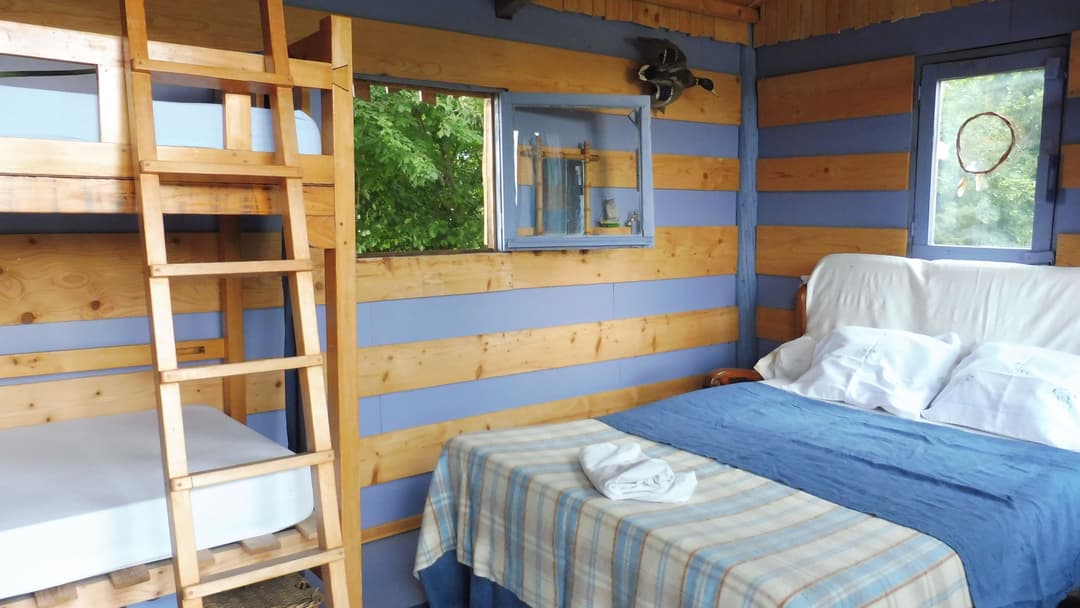 Location d'un étang avec sa cabane en bois à 1h de Lyon