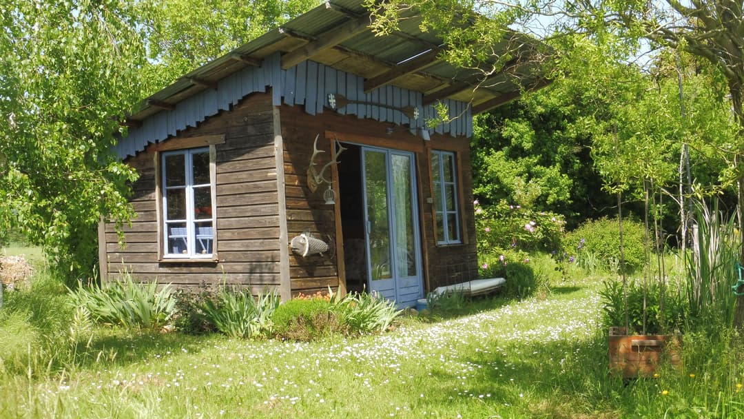 Location d'un étang avec sa cabane en bois à 1h de Lyon
