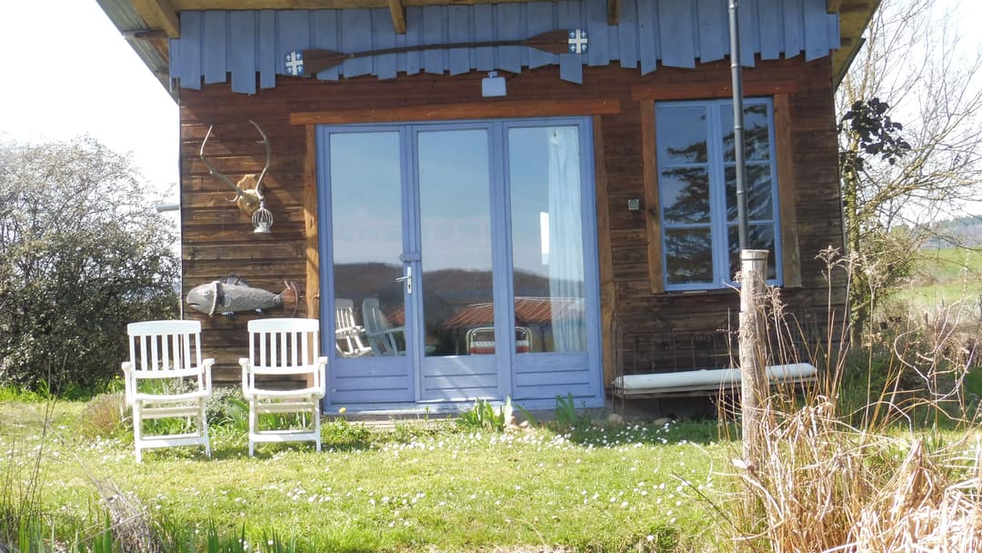 Location d'un étang avec sa cabane en bois à 1h de Lyon