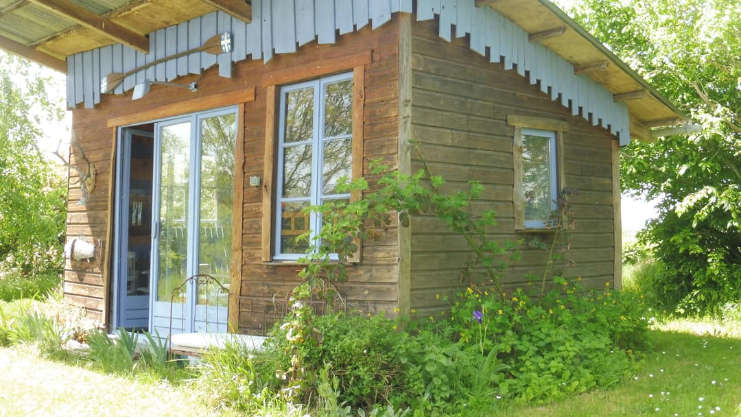 Location d'un étang avec sa cabane en bois à 1h de Lyon