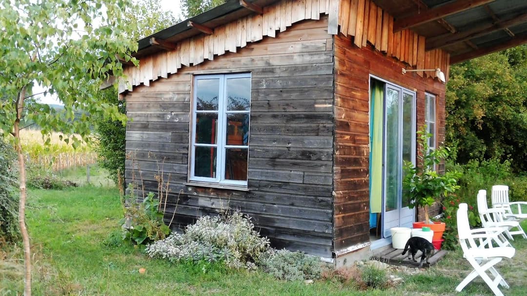 Location d'un étang avec sa cabane en bois à 1h de Lyon