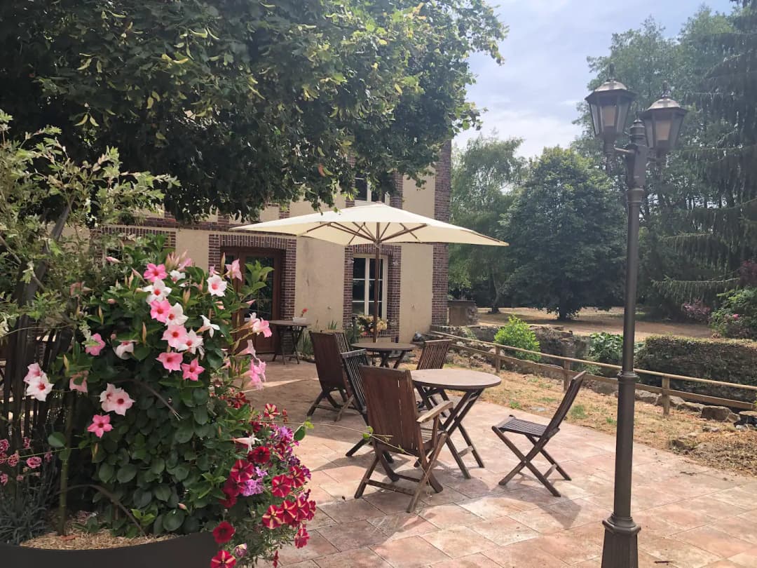 Domaine d’Exception avec Gîte de : 11 Chambres, 45 Lits et 2 Étangs 