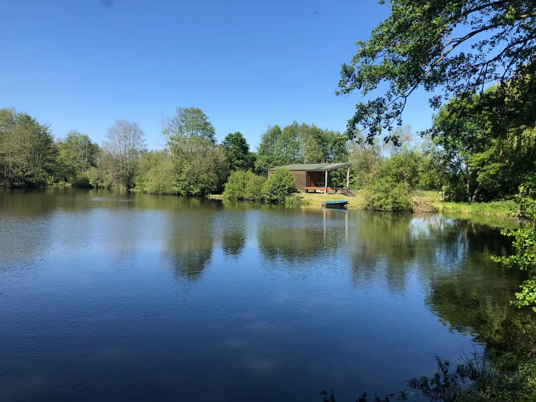 Louez 2 étangs avec une chambre tout équipée + camping autorisé dans l’eure 