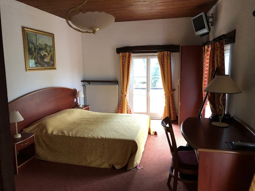 Domaine d’Exception avec Gîte de : 11 Chambres, 45 Lits et 2 Étangs 