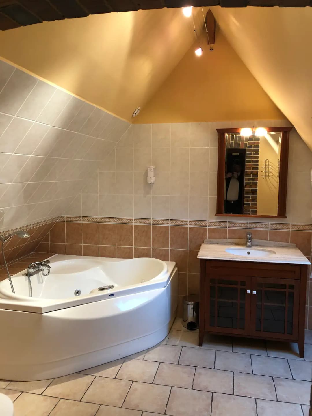 Domaine d’Exception avec Gîte de : 11 Chambres, 45 Lits et 2 Étangs 