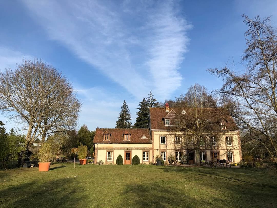 Domaine d’Exception avec Gîte de : 11 Chambres, 45 Lits et 2 Étangs 