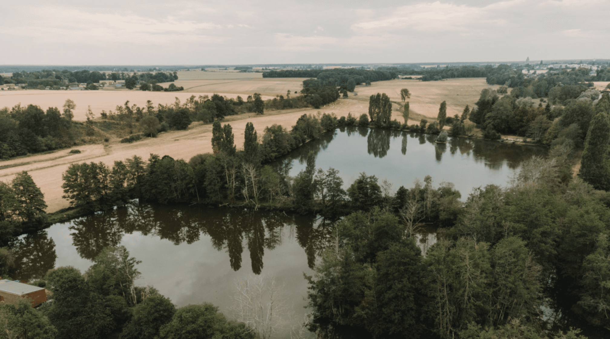 Louez 2 étangs avec une chambre tout équipée + camping autorisé dans l’eure 