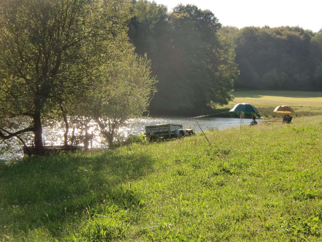 Chalet avec étang de pêche privé à la ferme 