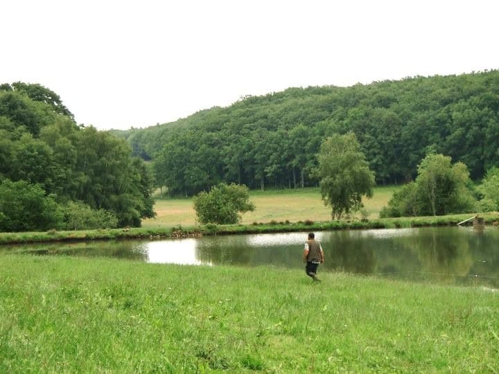 Chalet avec étang de pêche privé à la ferme 