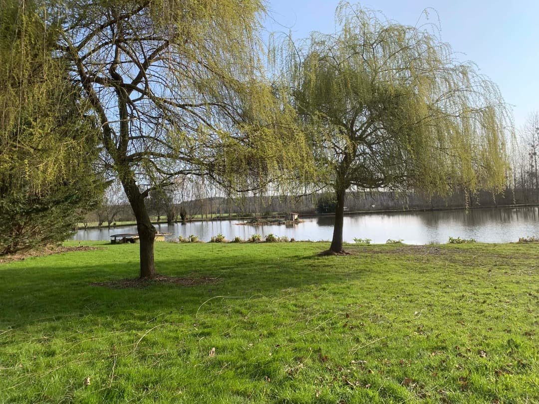 Etang de 1ha au coeur de la nature 